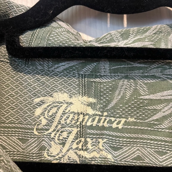 Button up vacation shirt - Picture 4 of 4